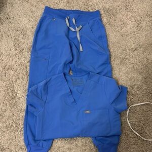 Aya figs scrub set used size xs top and xs petite bottoms